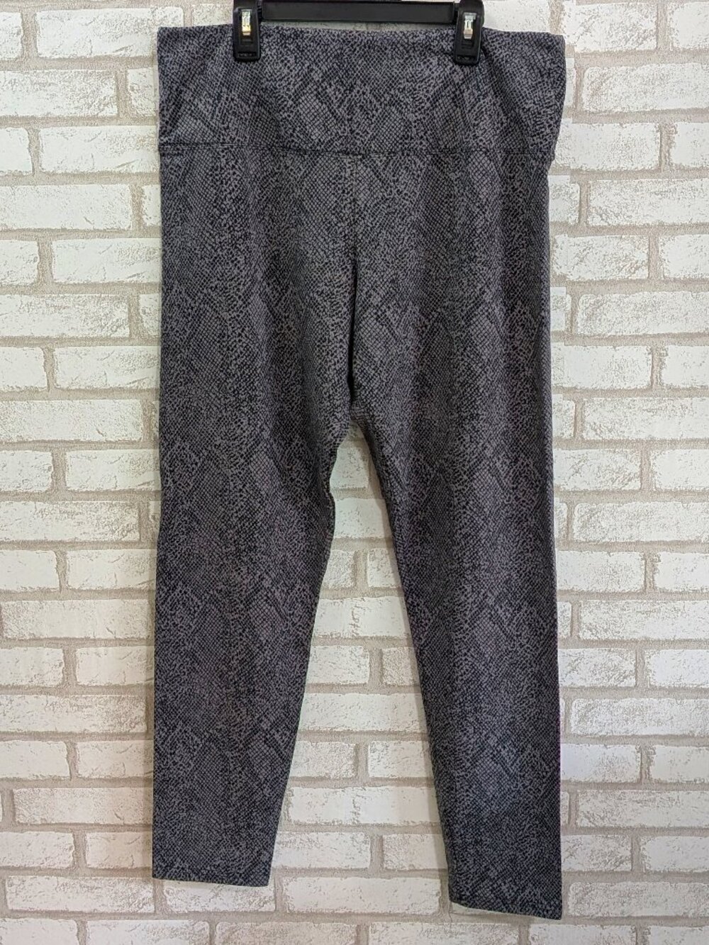 Casablanca by Marrakech Clothing Co. Grey Snake Skin Leggings Size Large